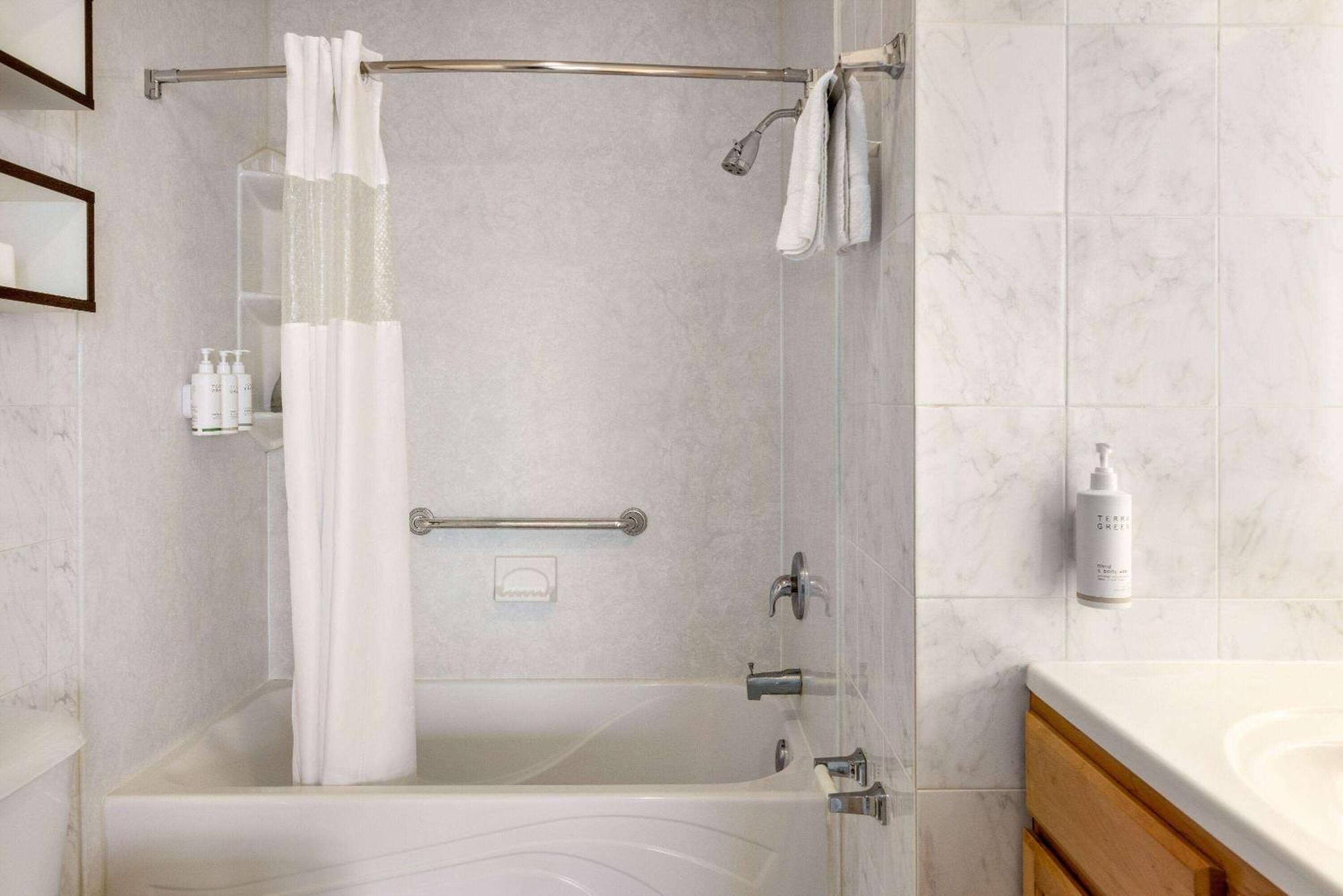 Howard Johnson By Wyndham Ocean City Oceanfront Buitenkant foto
