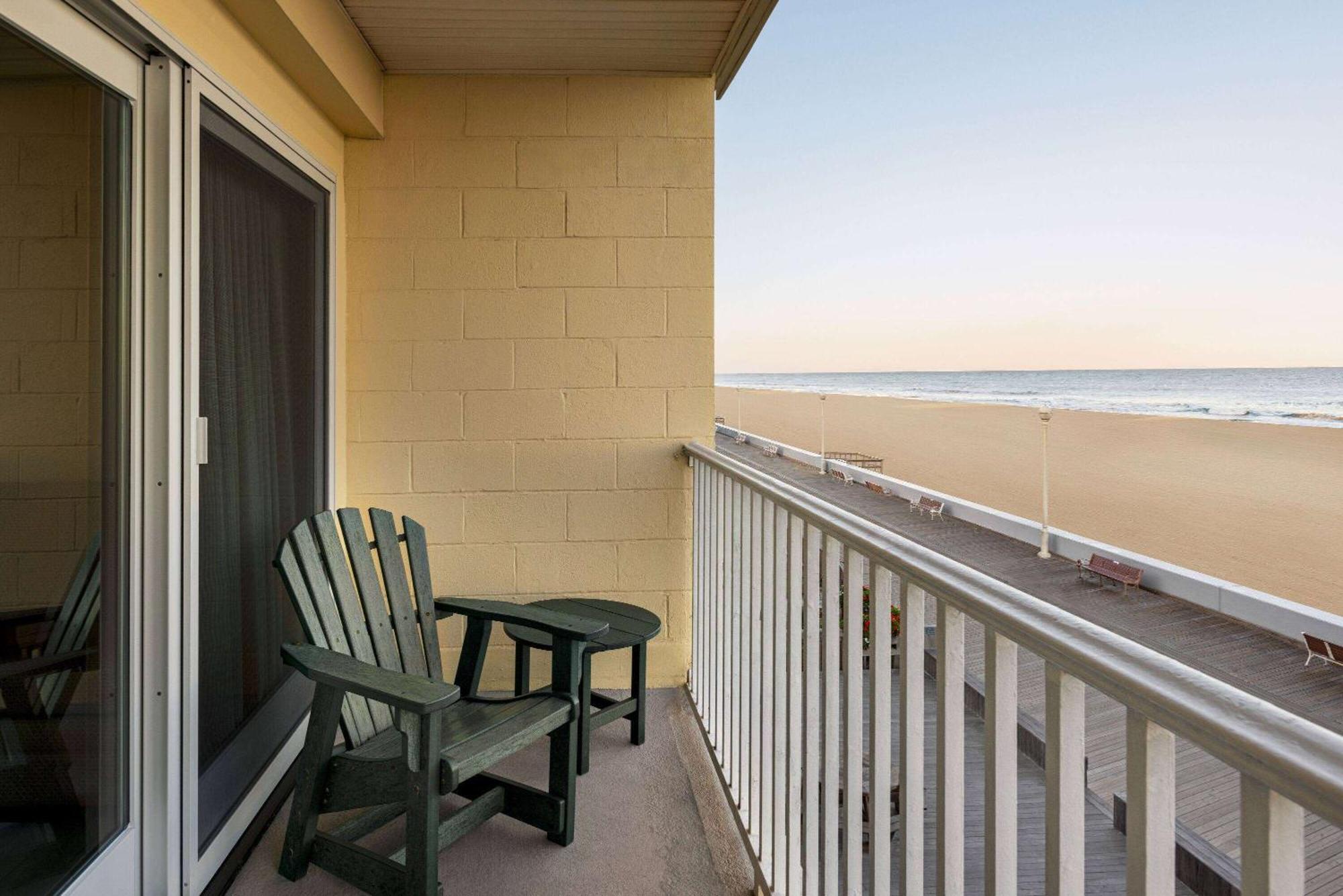 Howard Johnson By Wyndham Ocean City Oceanfront Buitenkant foto